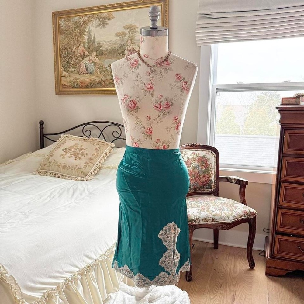 teal lace midi‎ skirt  90s the original teal lace trim midi skirt size medium